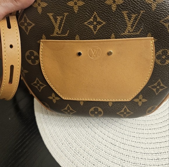 Louis Vuitton Boite Chapeau MM Crossbody Bag - Picture 12 of 14